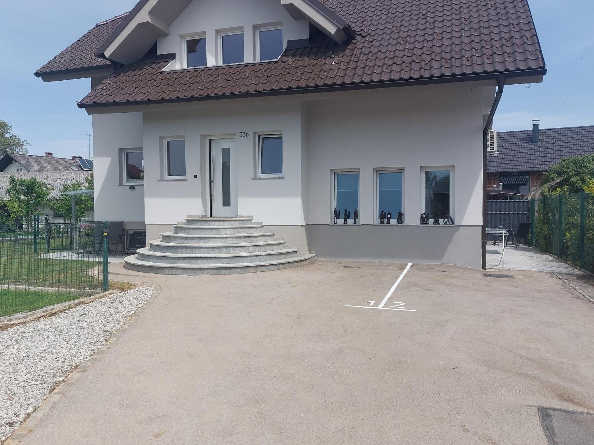 Ferienwohnung Spring Apt With Garden And Free Secure Parking Domžale Exterior foto